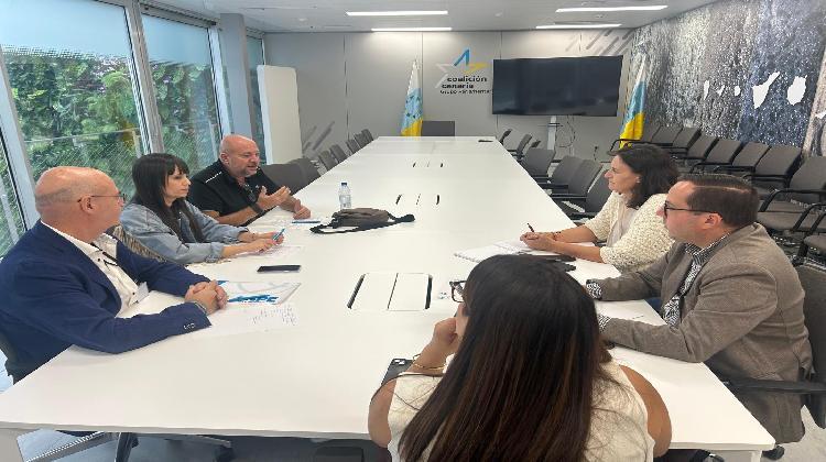 un-momento-de-la-reunio-n-de-anpe-canarias-con-el-